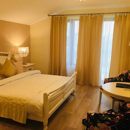 Villa Boutique Alina 德瓦 外观 照片