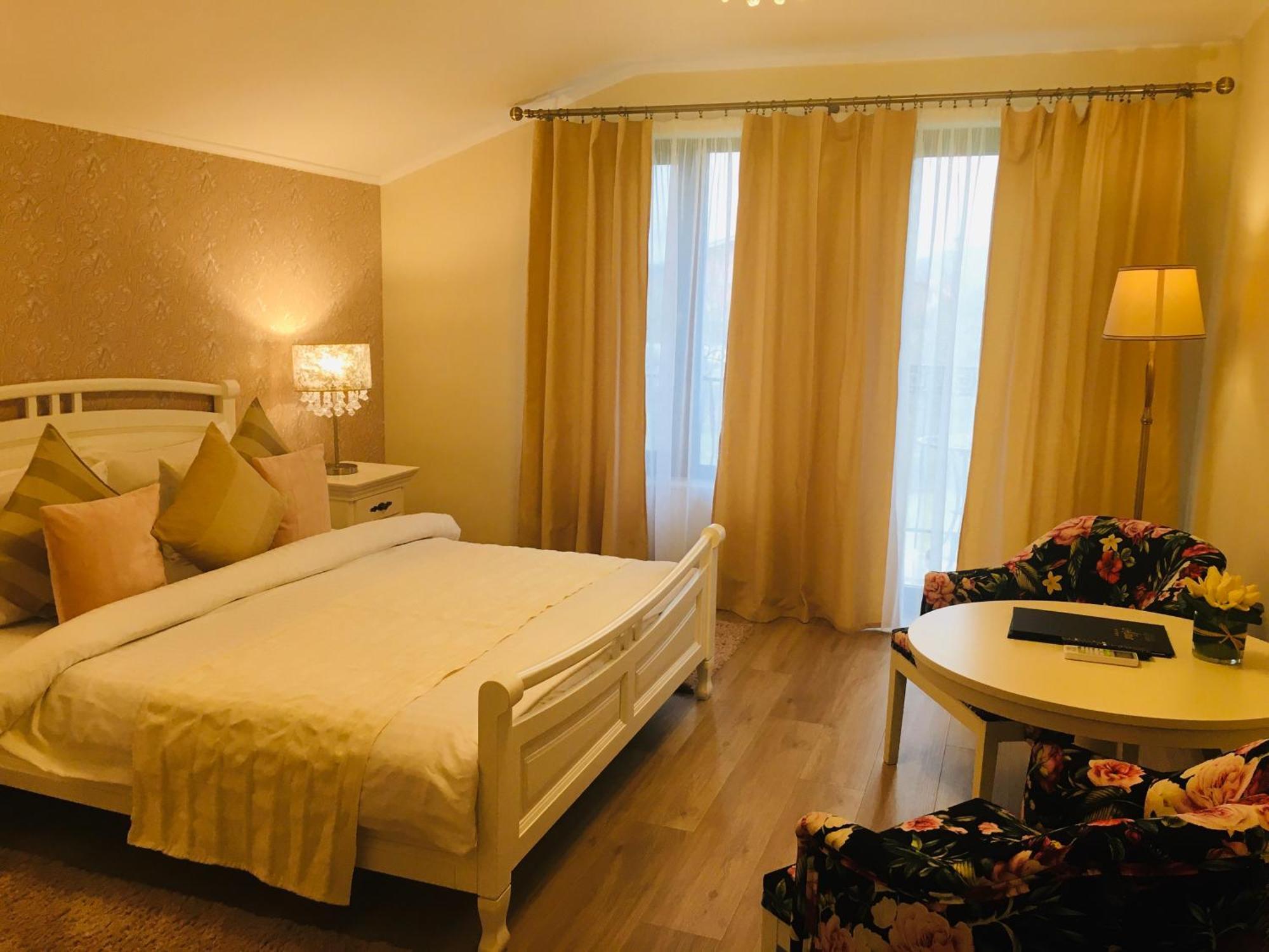 Villa Boutique Alina 德瓦 外观 照片