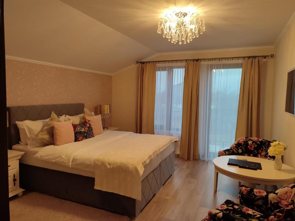 Villa Boutique Alina 德瓦 外观 照片